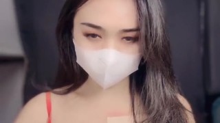 Mirip Siapa Yah. Gak Kalah Binalnya Host Satu Ini HOT51